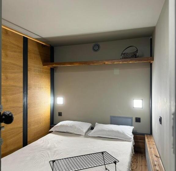 Swed Cab Embassy Hostel