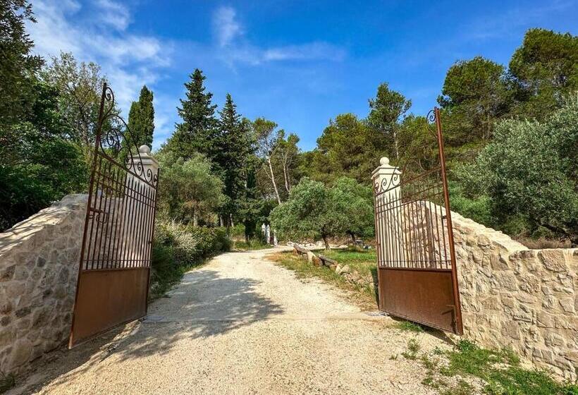 Bed and Breakfast Mas Leblanc Des Alpilles