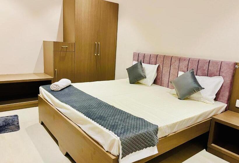 تختخواب و صبحانه Shri Kashi Vas