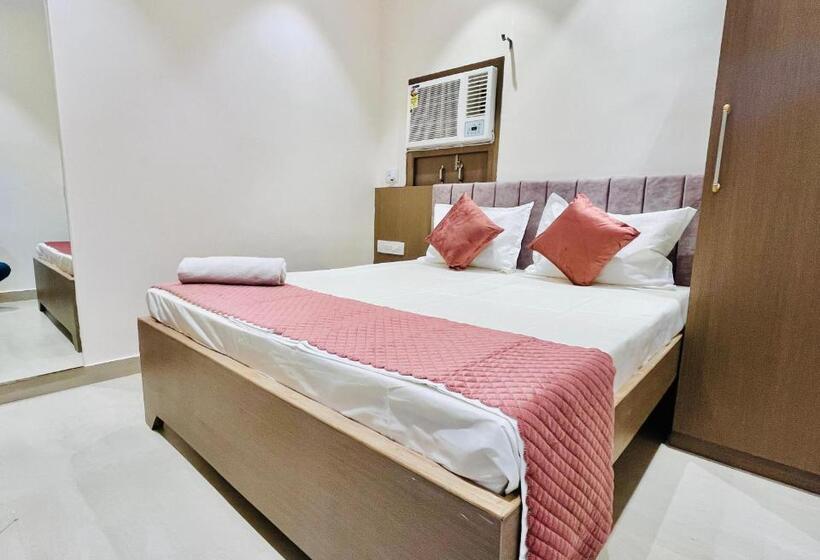 تختخواب و صبحانه Shri Kashi Vas