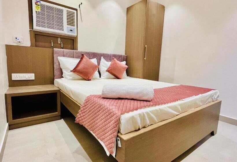 تختخواب و صبحانه Shri Kashi Vas