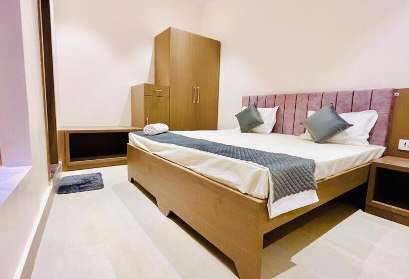 تختخواب و صبحانه Shri Kashi Vas