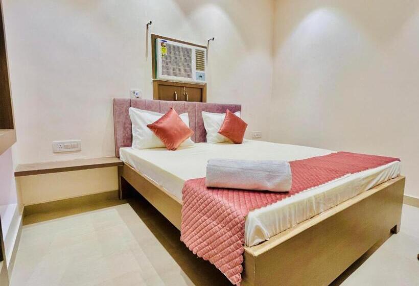 تختخواب و صبحانه Shri Kashi Vas