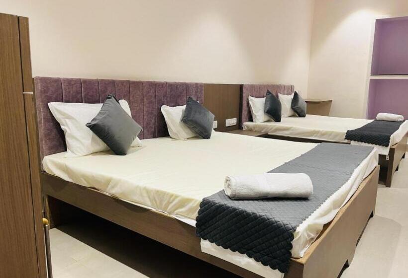 تختخواب و صبحانه Shri Kashi Vas