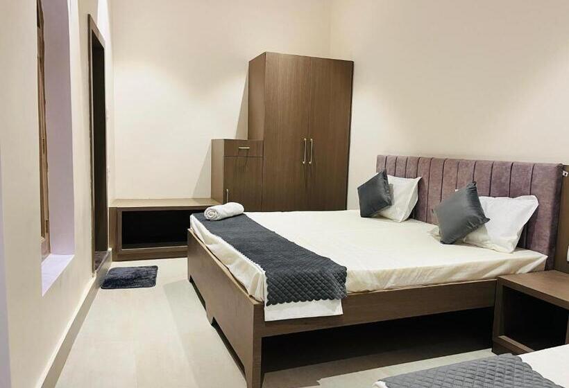 تختخواب و صبحانه Shri Kashi Vas