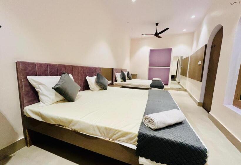 تختخواب و صبحانه Shri Kashi Vas