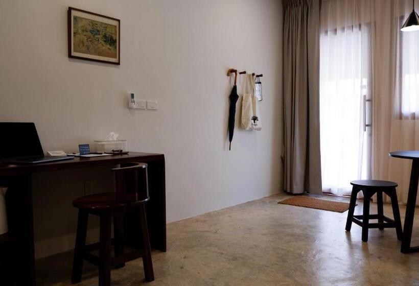 تختخواب و صبحانه The Studio