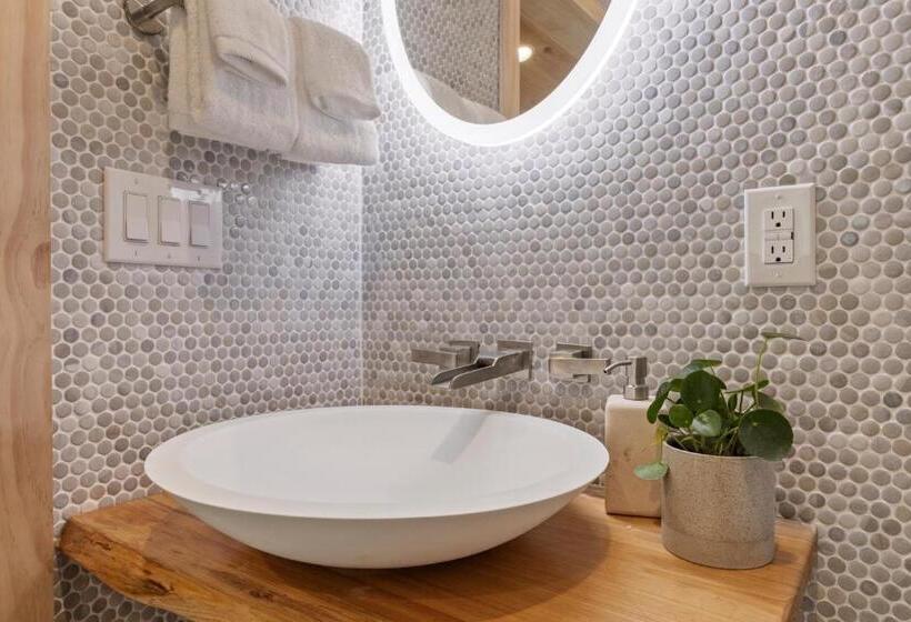 Designer Glam Hotel Near Downtown Fun And Vibey