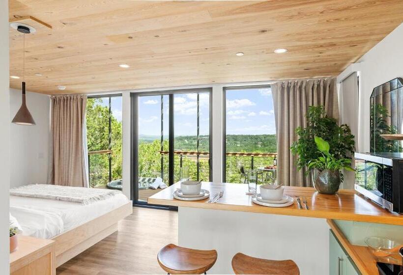 Designer Glam Hotel Near Downtown Fun And Vibey