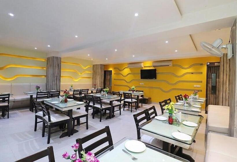 فندق Ashish Park