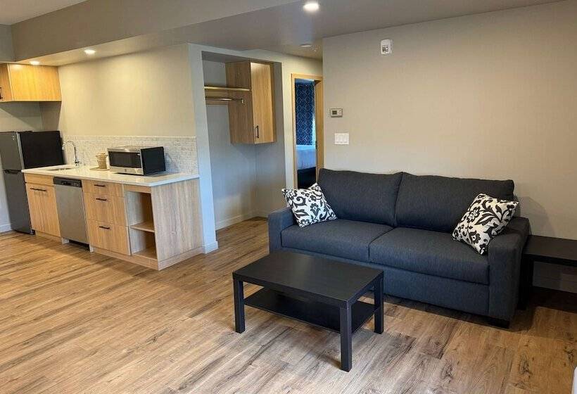 هتل Baymont By Wyndham West Edmonton