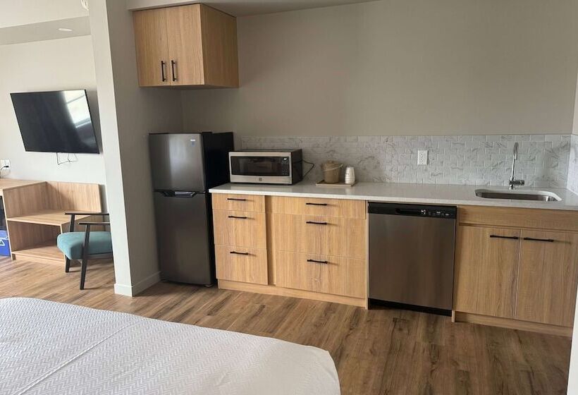 هتل Baymont By Wyndham West Edmonton