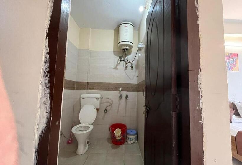 בית מלון כפרי Blizz Stayz   Trishul Express