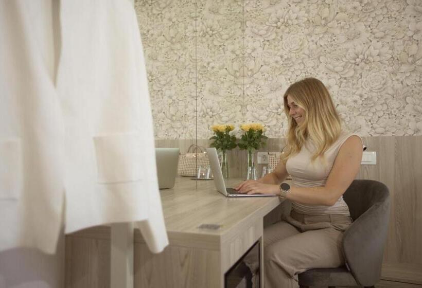 هتل Capris Capodistria