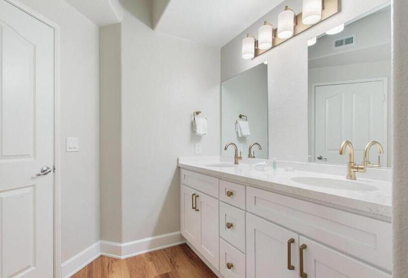 فنادق الكبسولة Central 2bedroom 5 Mins To Grove With Pool & Free Parking