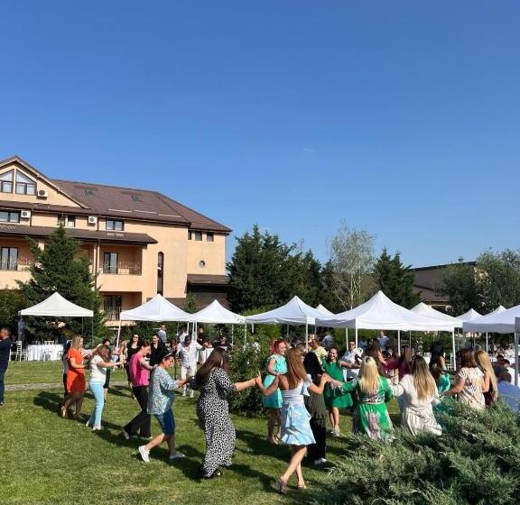 Отель Domeniile Negrea By Insieme Grand Resort