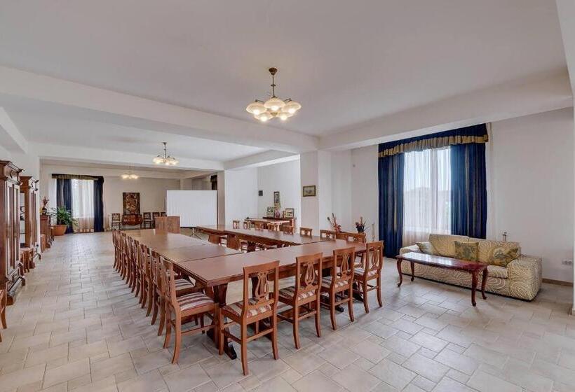 Отель Domeniile Negrea By Insieme Grand Resort