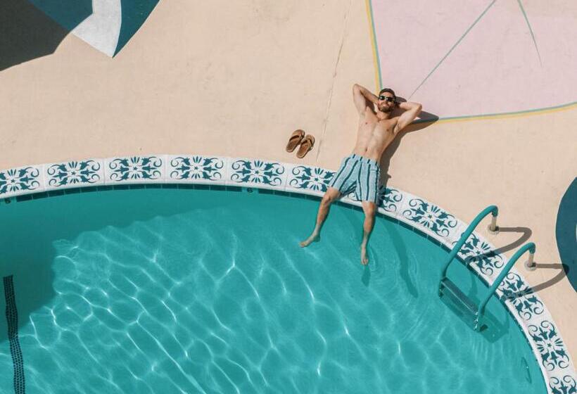 هتل Famous Landscape Architects Poolside Oasis