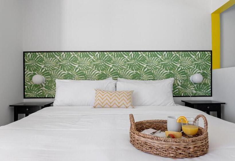 هتل Famous Landscape Architects Poolside Oasis