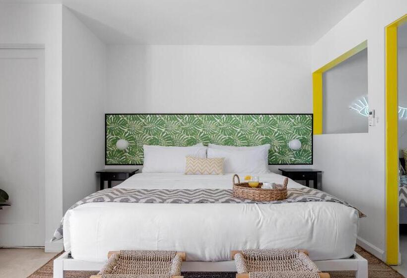 هتل Famous Landscape Architects Poolside Oasis