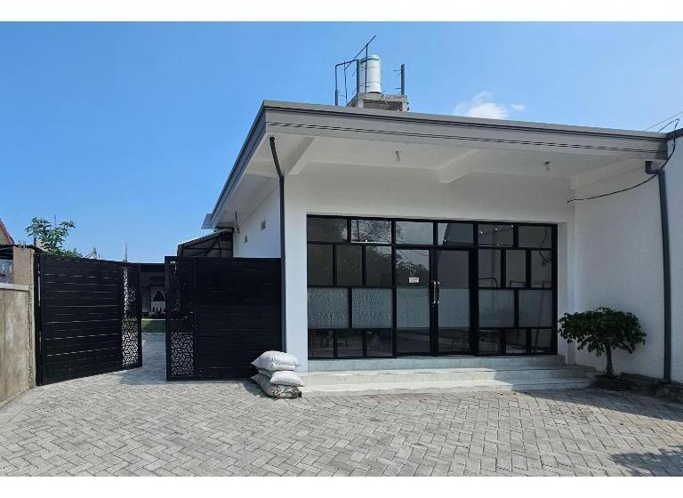 فندق Guest House Saqeena Syariah Near Blitar Park Redpartner