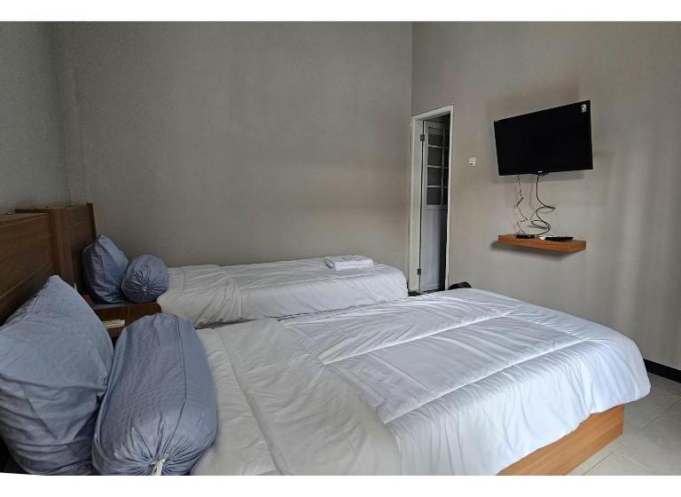 فندق Guest House Saqeena Syariah Near Blitar Park Redpartner