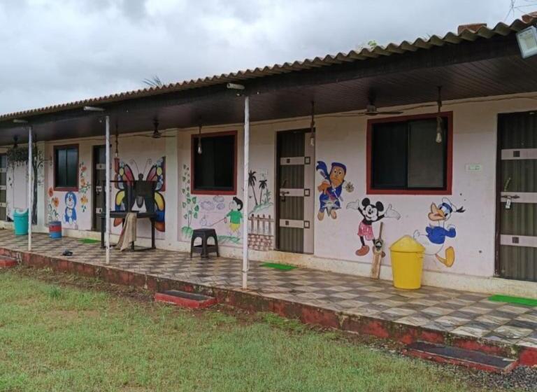 בית מלון כפרי Kanti Farms Badlapur