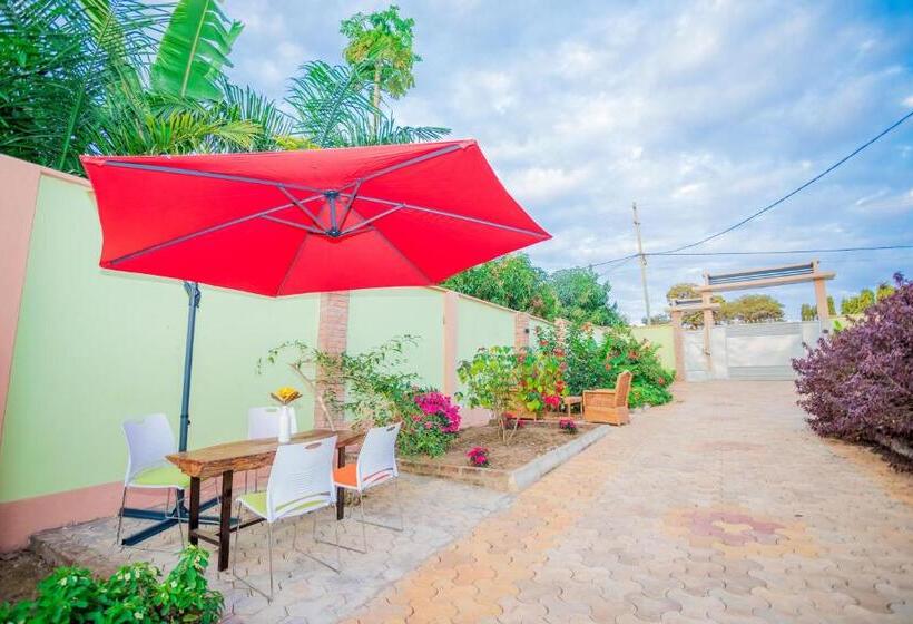 בית מלון כפרי Kilimanjaro Home Of Travelers