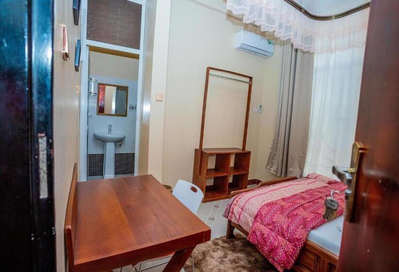 בית מלון כפרי Kilimanjaro Home Of Travelers