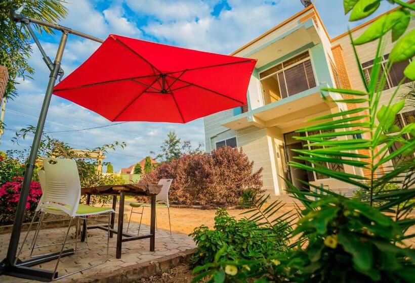 בית מלון כפרי Kilimanjaro Home Of Travelers