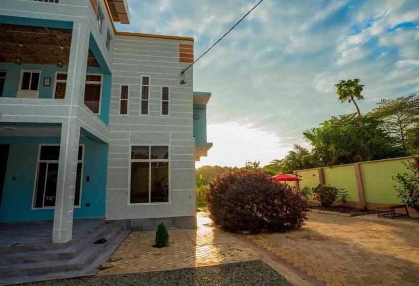 בית מלון כפרי Kilimanjaro Home Of Travelers