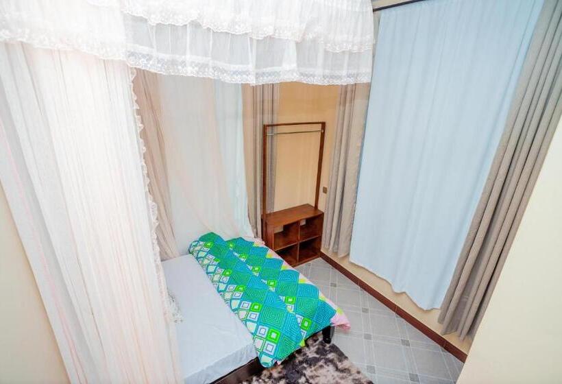 בית מלון כפרי Kilimanjaro Home Of Travelers