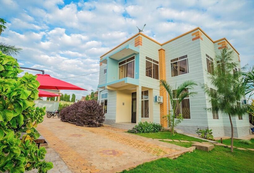 בית מלון כפרי Kilimanjaro Home Of Travelers