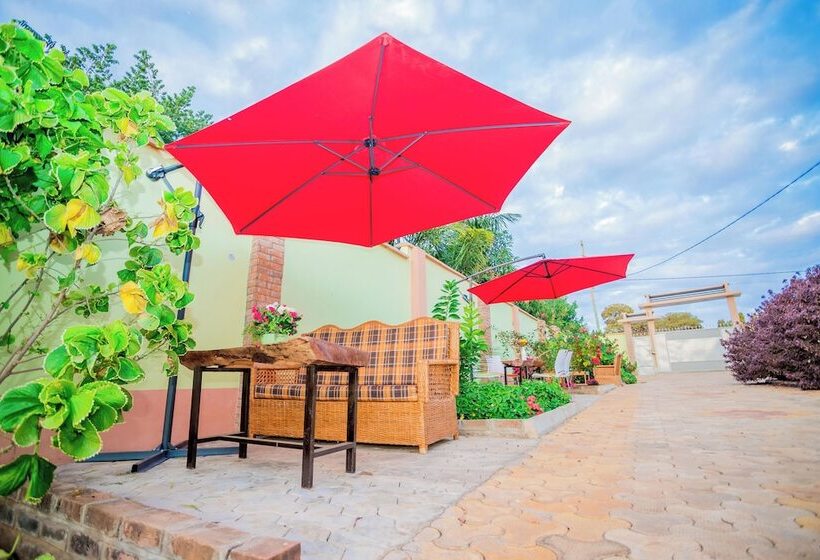 בית מלון כפרי Kilimanjaro Home Of Travelers