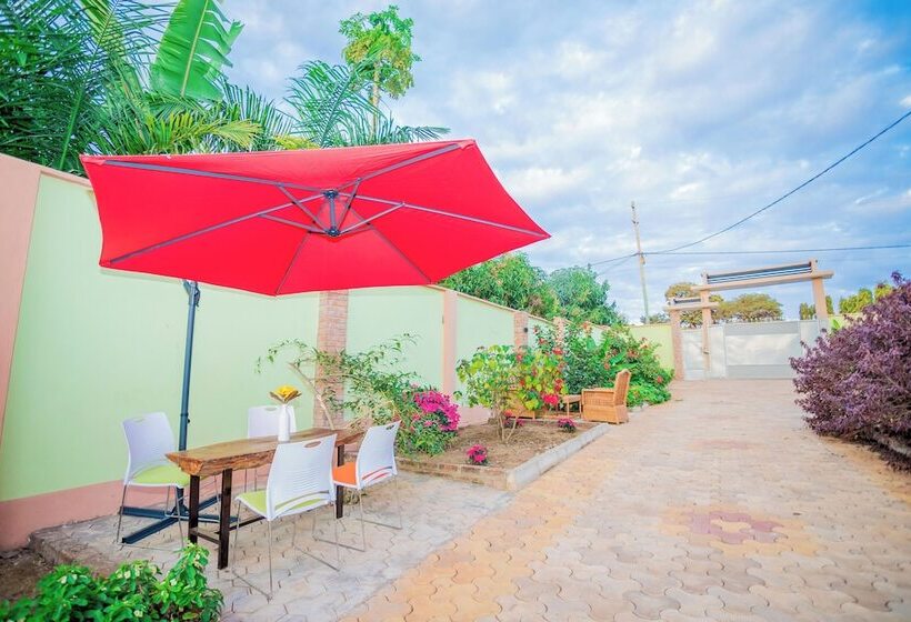 בית מלון כפרי Kilimanjaro Home Of Travelers