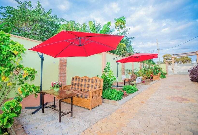 בית מלון כפרי Kilimanjaro Home Of Travelers