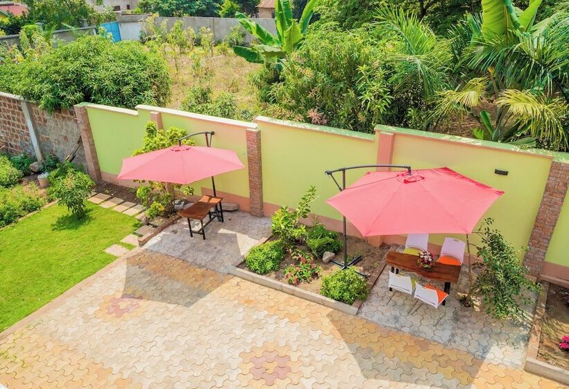 בית מלון כפרי Kilimanjaro Home Of Travelers