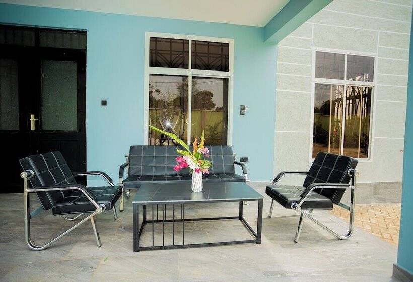 בית מלון כפרי Kilimanjaro Home Of Travelers