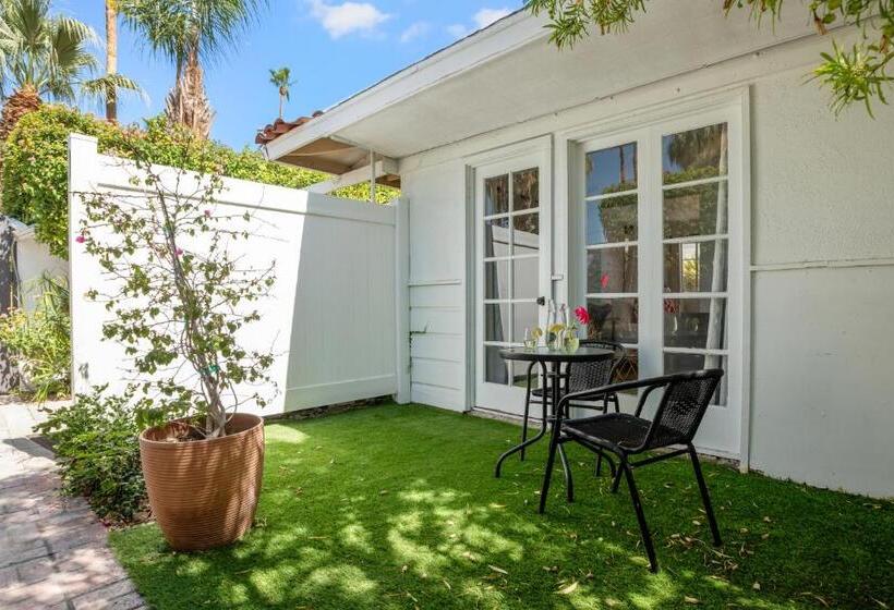 هتل Midcentury Poolside Getaway, Private Courtyar, Spa