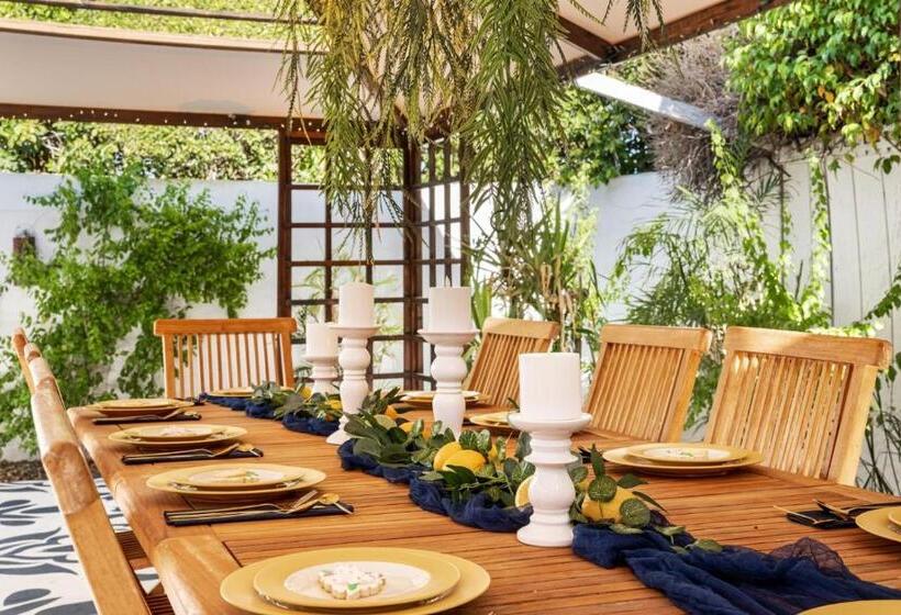 هتل Midcentury Poolside Getaway, Private Courtyar, Spa