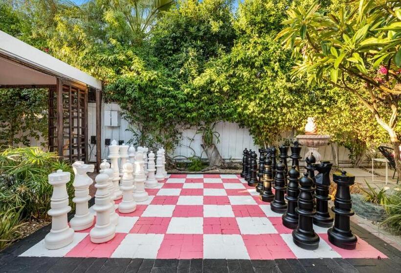 هتل Midcentury Poolside Getaway, Private Courtyar, Spa