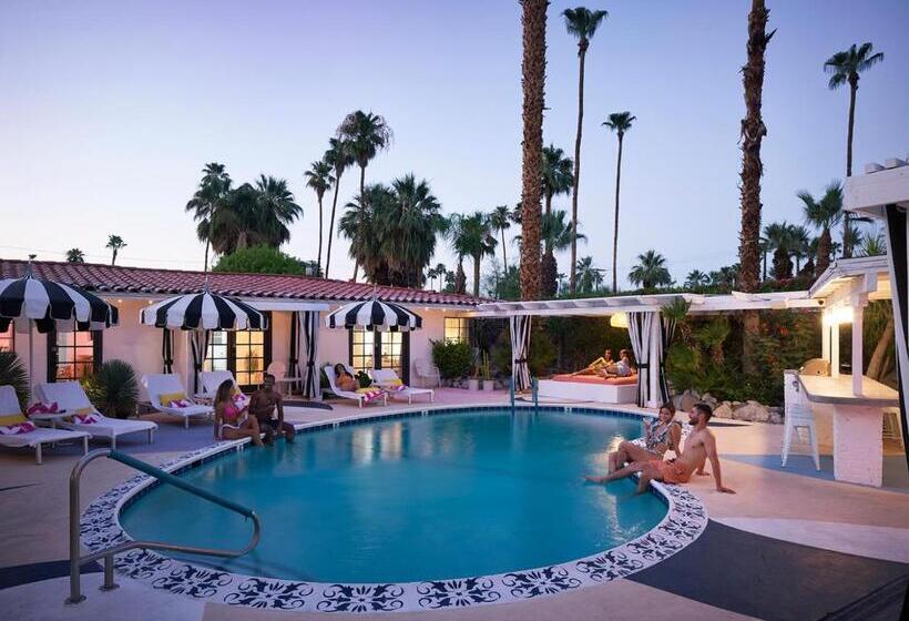 هتل Midcentury Poolside Getaway, Private Courtyar, Spa