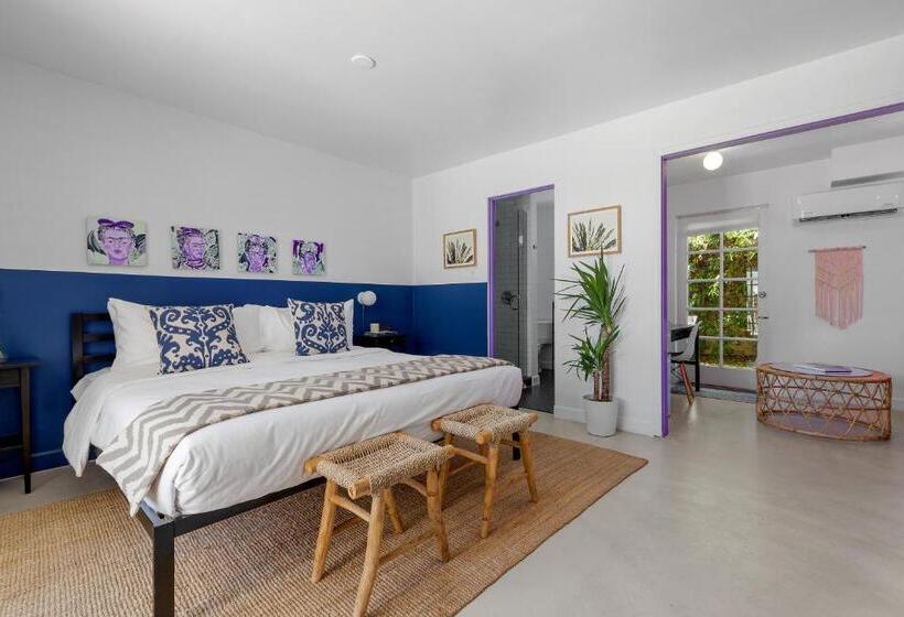 בית מלון כפרי Old School Hollywood Glam Plus Poolside Adventure