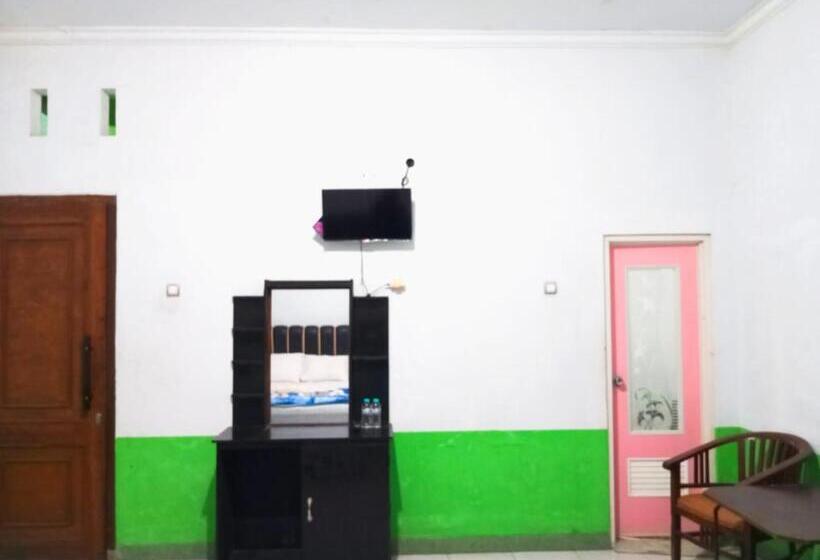 Отель Puspa Tiara Syar I Guci Mitra Reddoorz