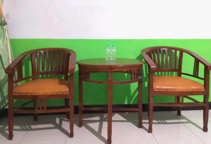 Отель Puspa Tiara Syar I Guci Mitra Reddoorz