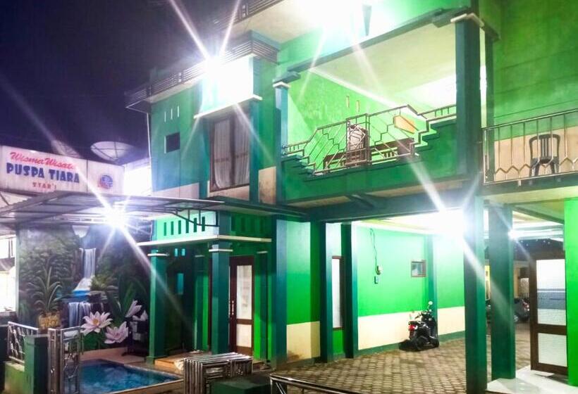 Отель Puspa Tiara Syar I Guci Mitra Reddoorz