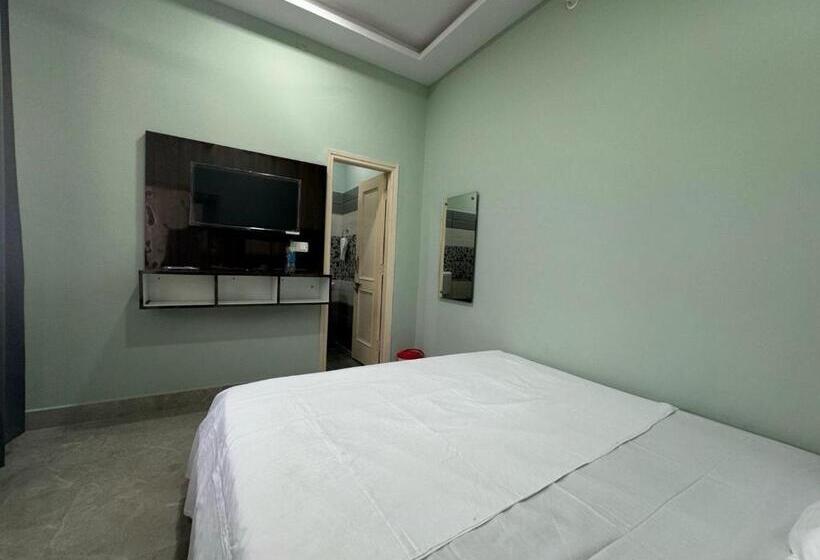 Отель Radiant Meadows