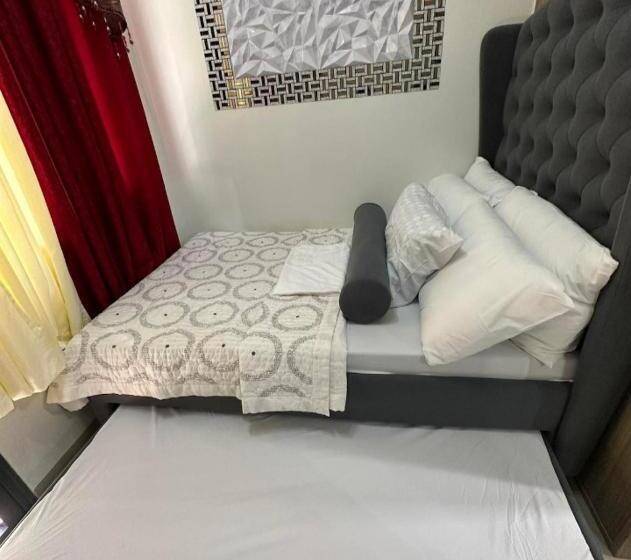 هتل Staycation Shore 2 Residences