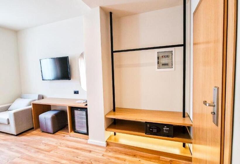 هتل Sunset Shoreline Saranda   Sea View   Free Private Parking   Pool