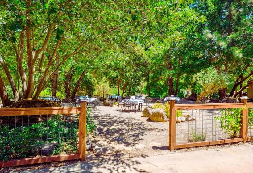 호텔 The Fainting Couch Boutique